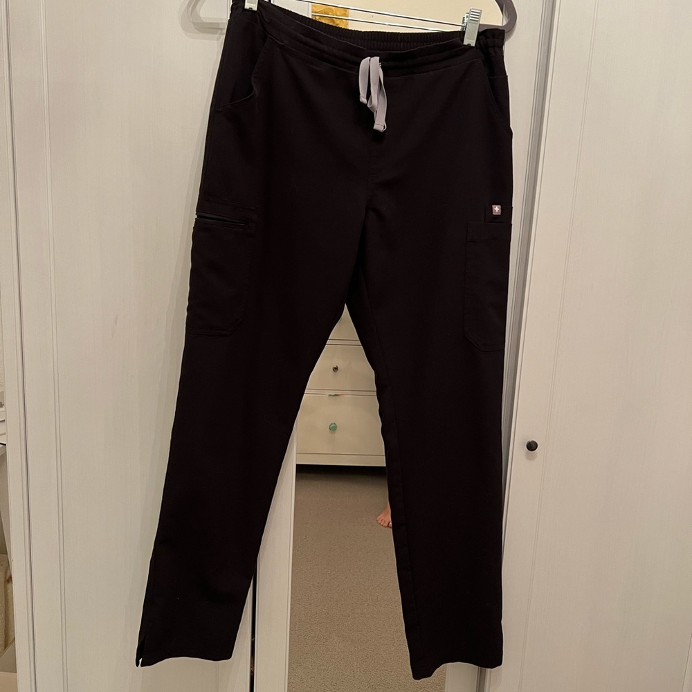 Black Figs technical collection scrub pants